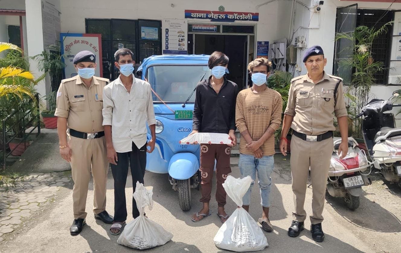 सरकारी ट्यूबवेलों से बिजली की तार चोरी करने वाले 3 युवक गिरफ्तार