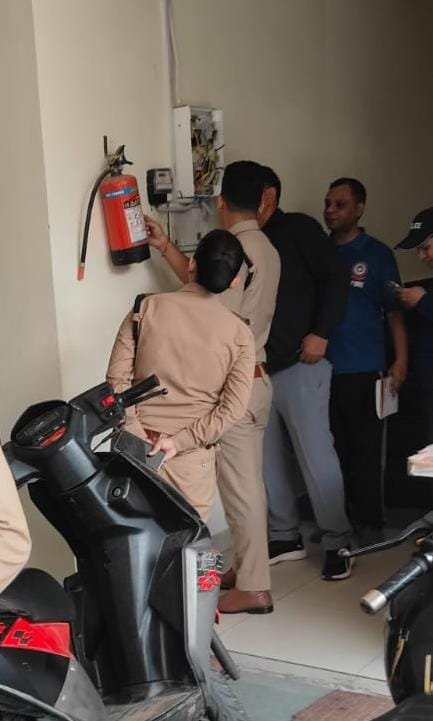 पुलिस व फायर यूनिट ने किया हॉस्टल,पीजीव होटल का फायर सुरक्षा का ऑडिट