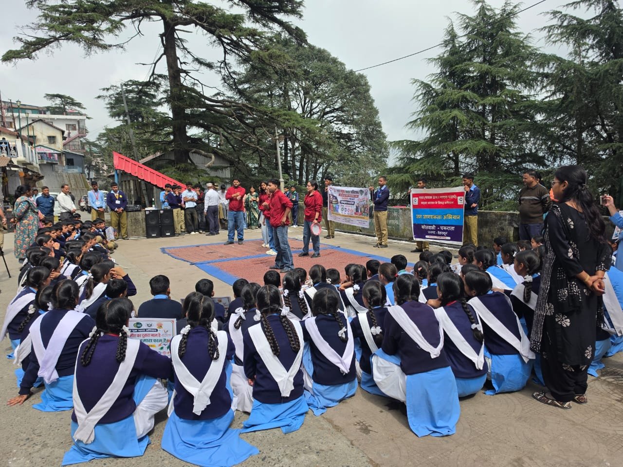 चकराता में स्कूली बच्चो ने नशे के खिलाफ निकाली जागरूकता रैली,नुक्कड नाटक से एकजुटता का सन्देश
