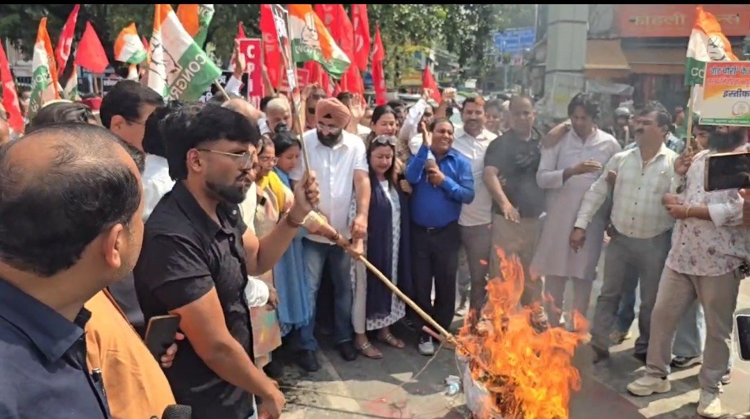 एसआईआर में अनियमितताओं व सीईसी हटाओ की मांग पर गरजी कांग्रेस, किया पुतला दहन