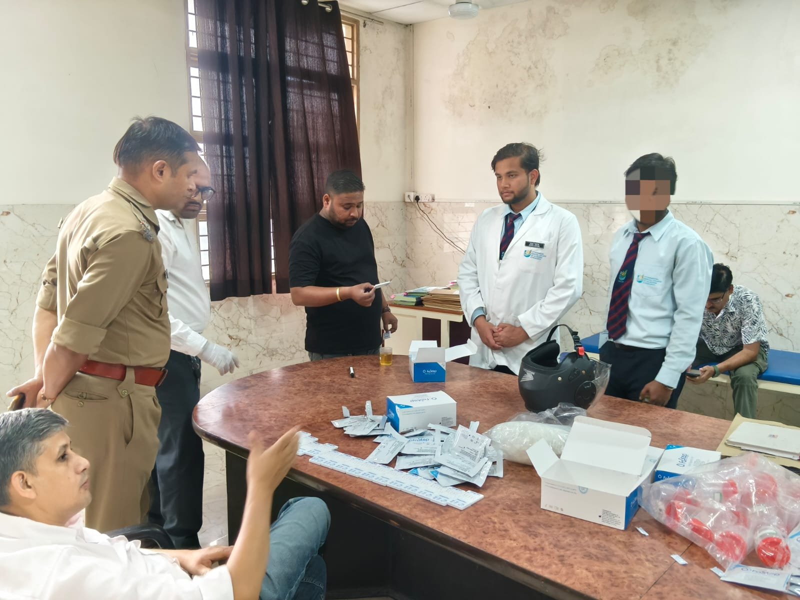 पुलिस व मेडिकल टीम ने प्रेमनगर के निजी शिक्षण संस्थान में किया औचिक निरीक्षण, 115 छात्रो को किया मेडिकल
