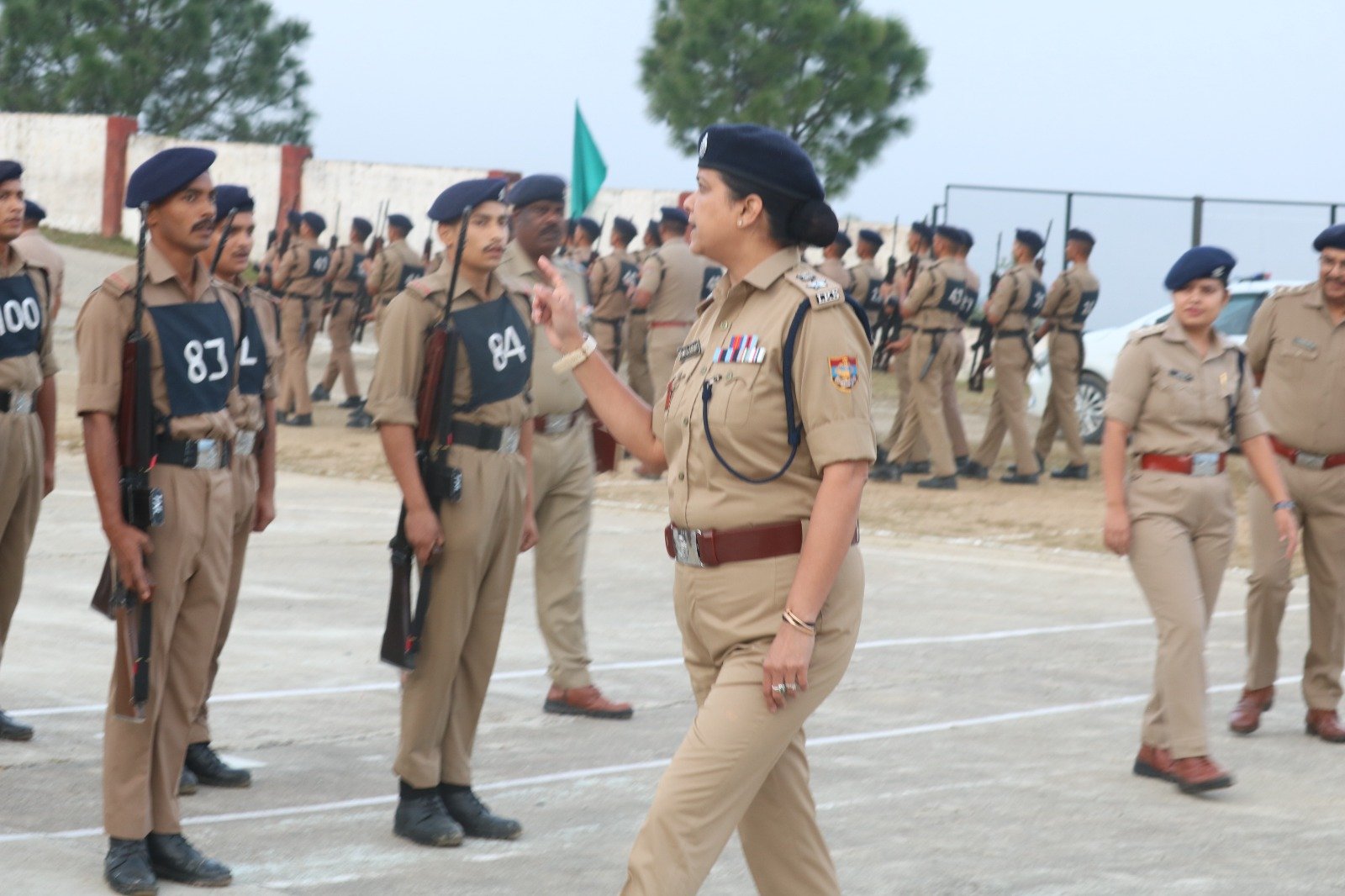 कप्तान श्वेता ने किया शुक्रवार साप्ताहिक परेड का निरीक्षण,जवानो का बढ़ाया हौसला