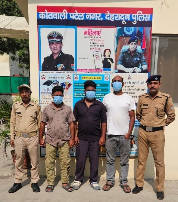 सार्वजनिक स्थान पर हुड़दंग करने वालो को दून पुलिस ने पढ़ाया कानून का पाठ