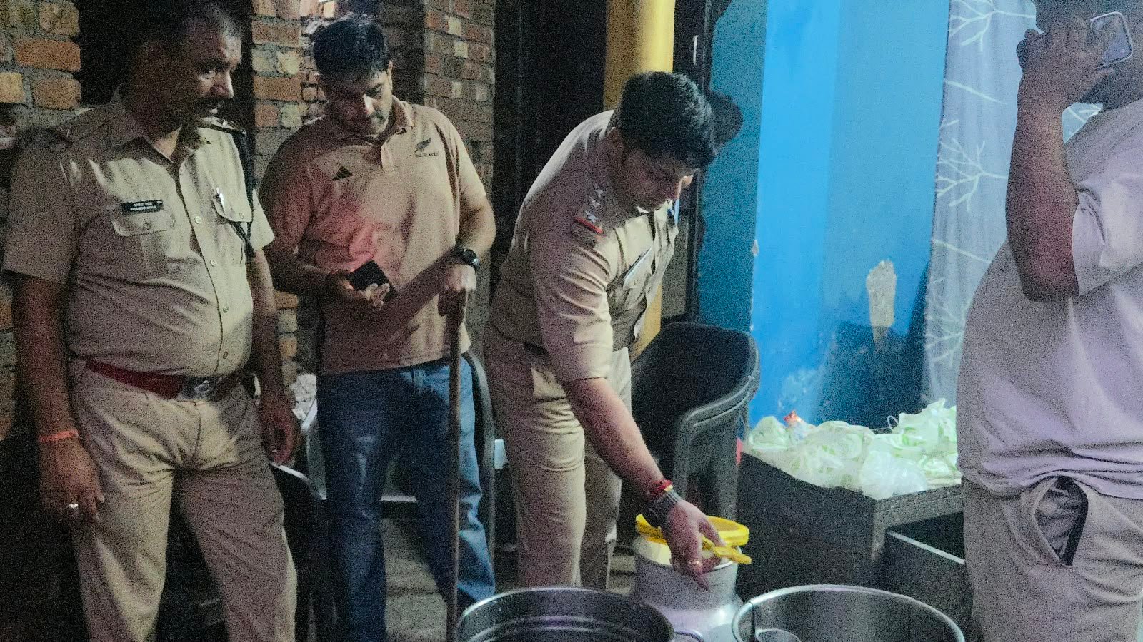 पटेलनगर पुलिस ने क्षेत्र में की खाद्य पदार्थो की जांच, सत्यापन न करवाने पर 35 भवन स्वामियों के चालान
