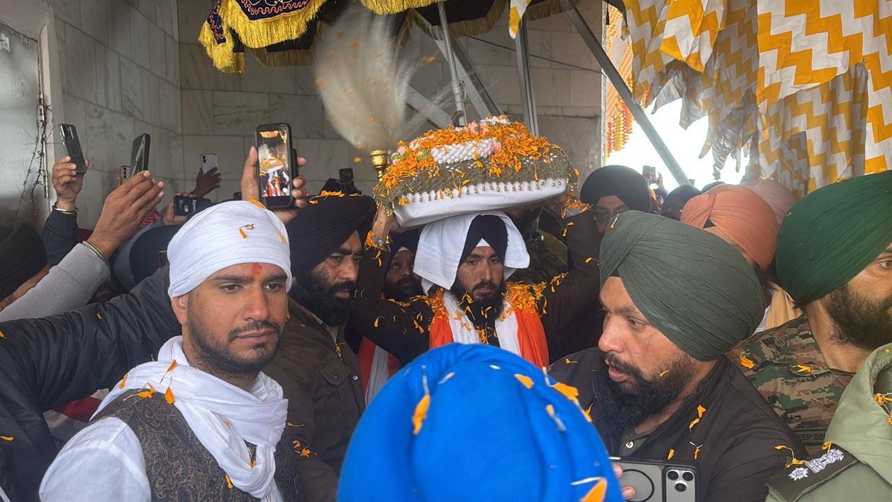 नम आंखों और सेना के बैंड की गूंज के बीच बंद हुए हेमकुण्ड साहिब के कपाट