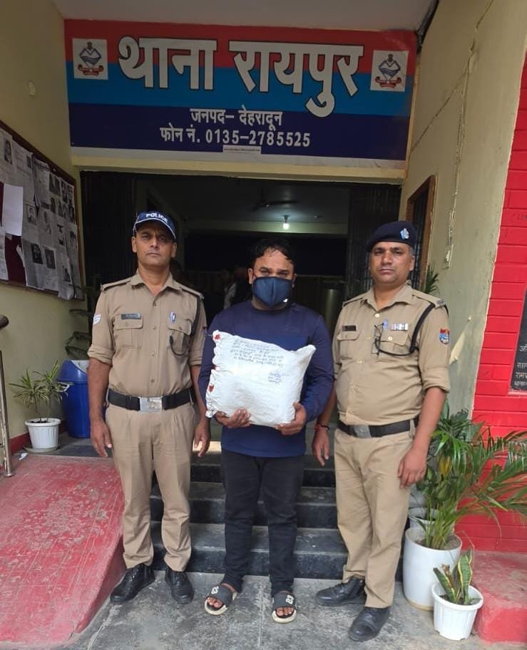 मादक पदार्थों की तस्करी में लिप्त 01 अभियुक्त को पुलिस ने किया गिरफ्तार