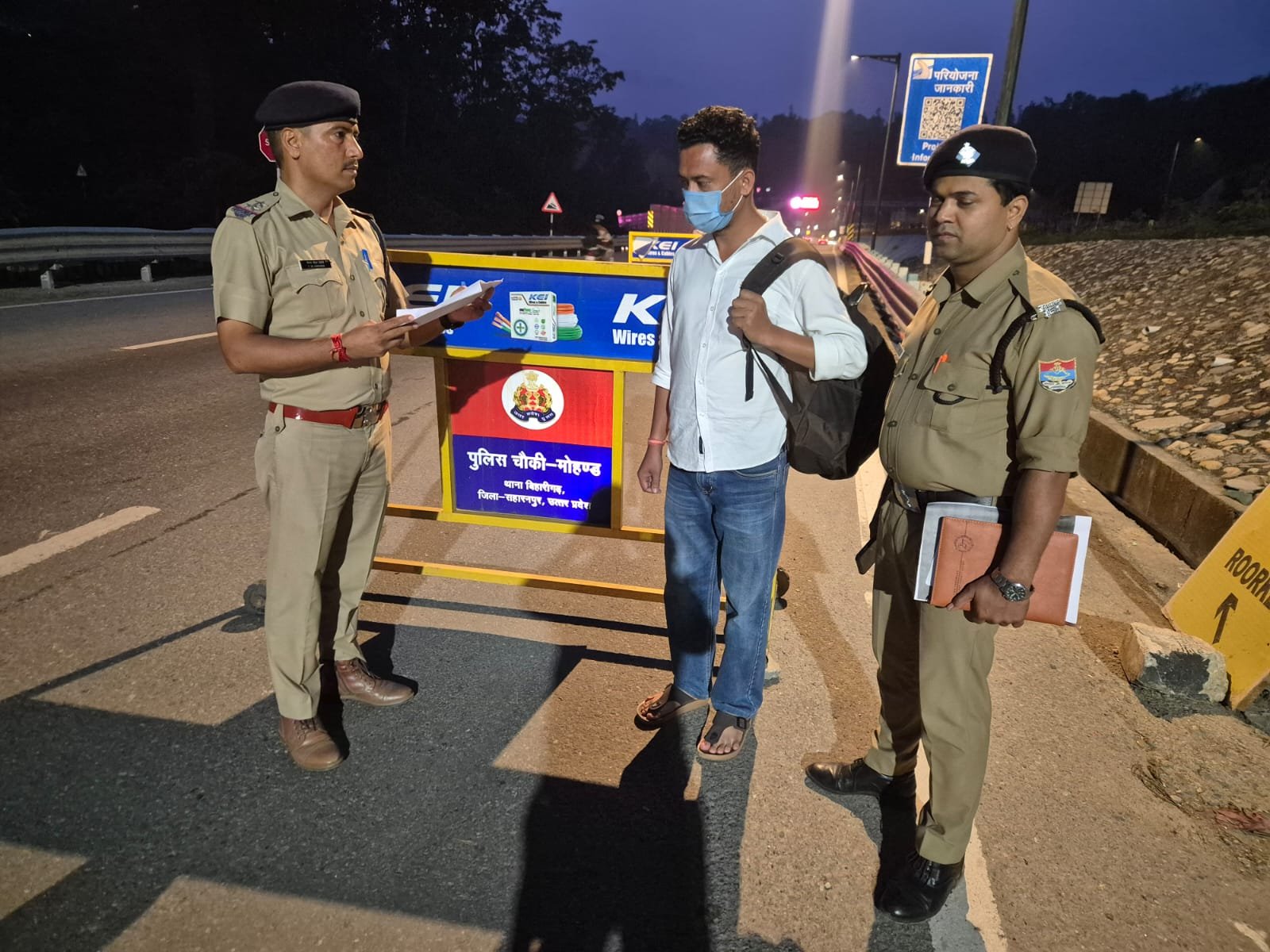 गुण्डा अधिनियम के तहत 01 आदतन अपराधी को ढोल नगाडे बजाकर दून पुलिस ने किया तड़ीपार