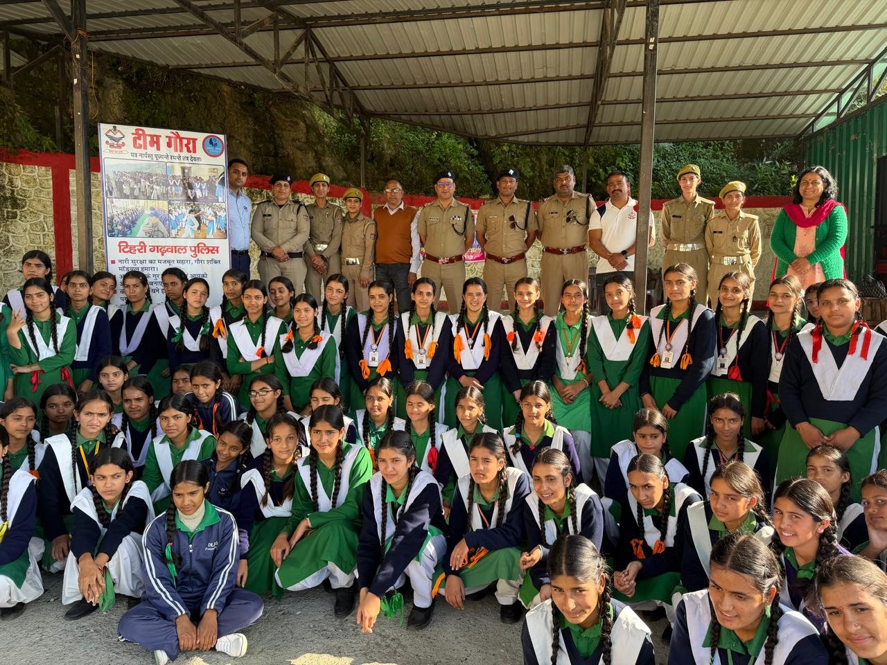 टिहरी पुलिस की टीम गौरा ने दिया छात्राओं को आत्मरक्षा व साइबर ठगी से बचने का दिया प्रशिक्षण