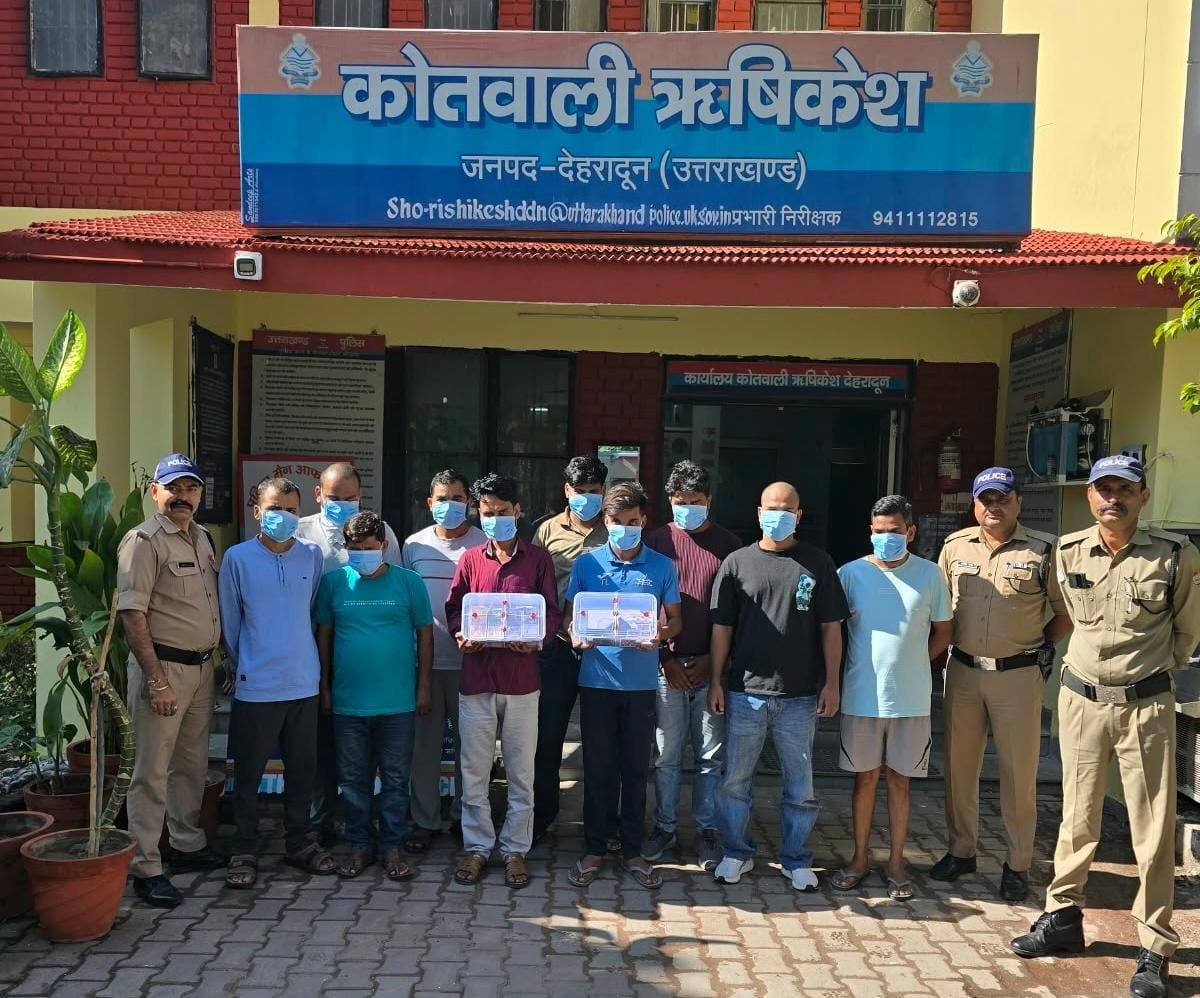 होटल में खेले जा रहे जुए पर पुलिस ने मारी रेड , 10 जुआरी गिरफ्तार