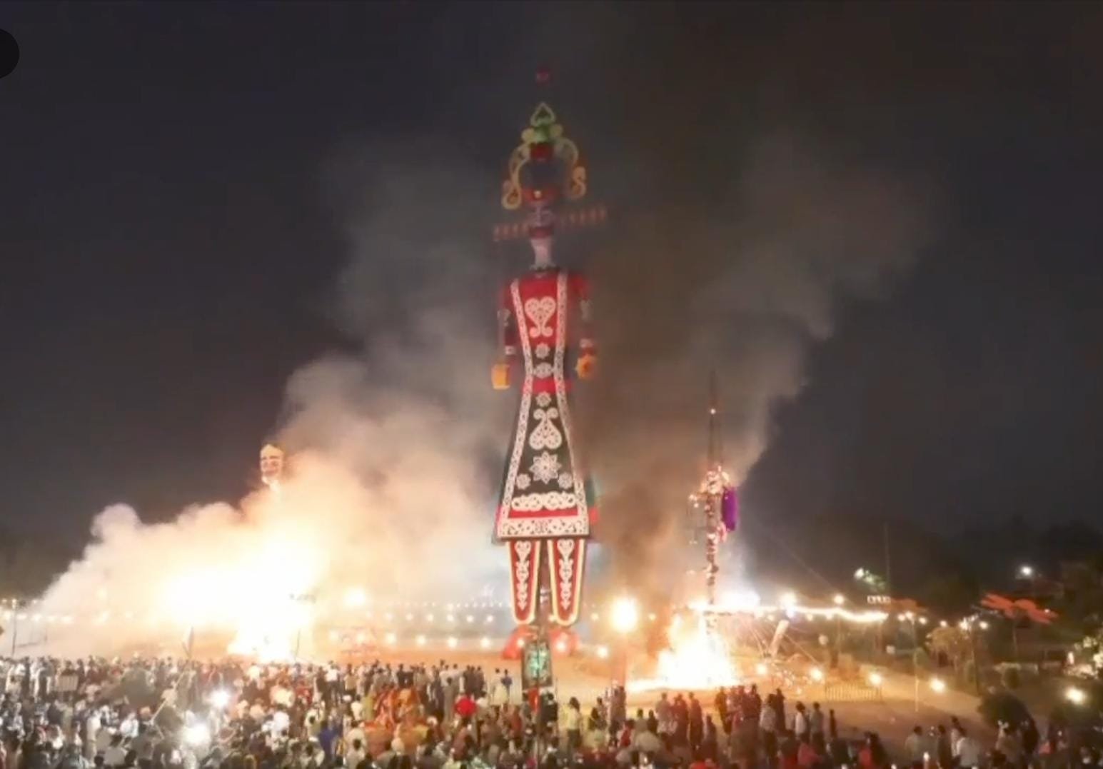 जय श्री राम के नारे व पूर्ण सुरक्षा व्यवस्था के बीच सम्पन्न हुआ रावण दहन