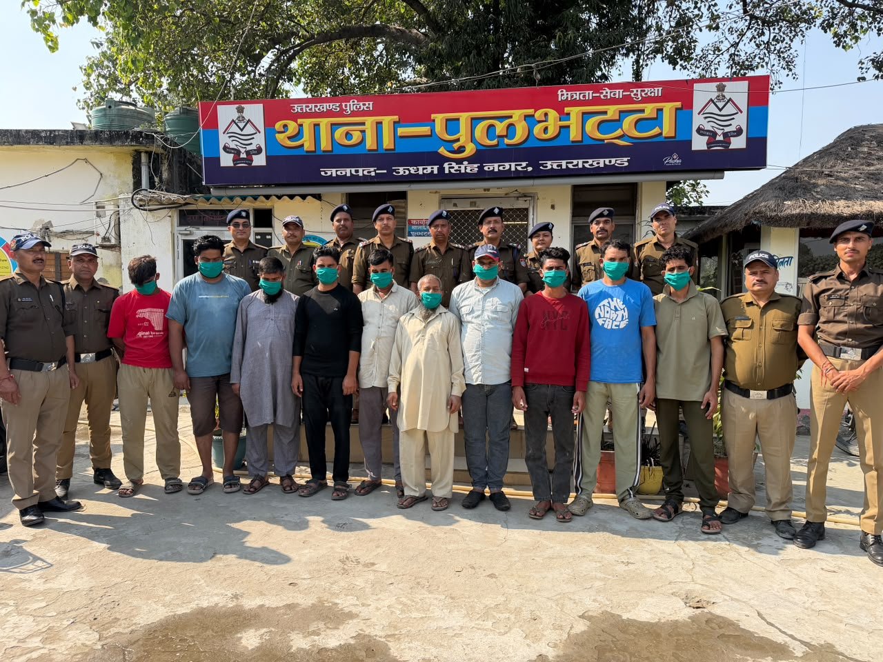 थाना पुलभट्टा क्षेत्र ऊधम सिंह नगर में पशु काटने वाले 10 अभियुक्त रंगे हाथ गिरफ्तार