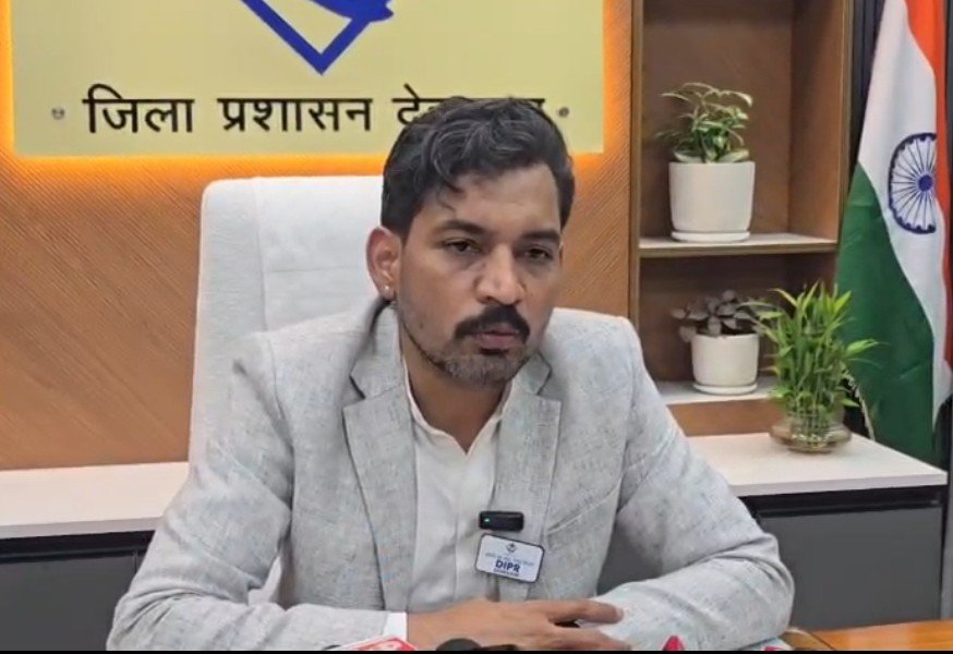 डीएम ने सुनी जनसमस्याएं, राष्ट्रपति दौरे को लेकर पूरी हुई तैयारियां